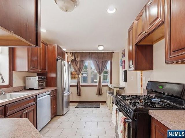 166 Summit Cross, Rutherford, NJ 07070