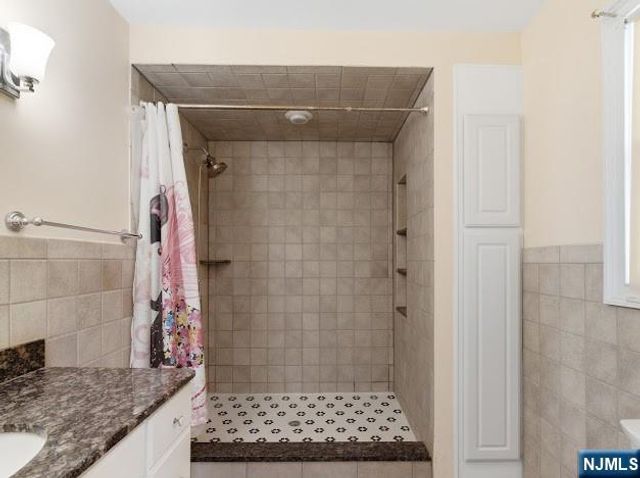 166 Summit Cross, Rutherford, NJ 07070