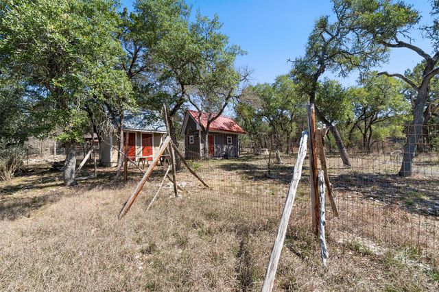 411 Circle DR, Wimberley, TX 78676
