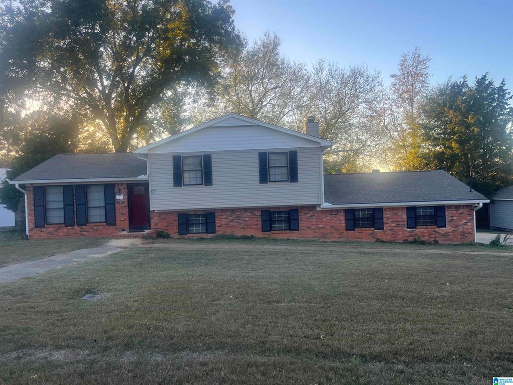 1426 EDGEFIELD LANE, Hueytown, AL 35023