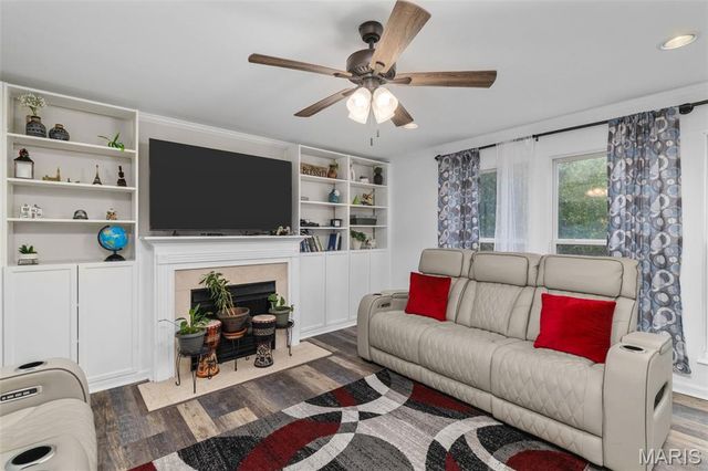 627 W Falls Court, O'fallon, MO 63368