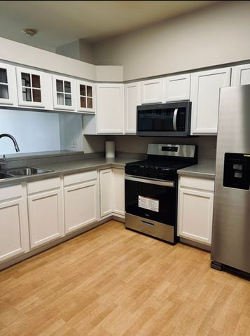 709 Blossom Court 709, Naperville, IL 60540