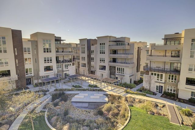 45249 Electric Ter 402, Fremont, CA 94539