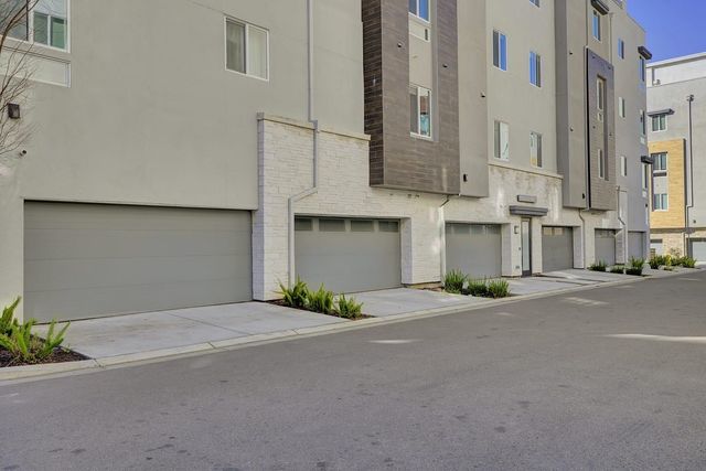 45249 Electric Ter 402, Fremont, CA 94539