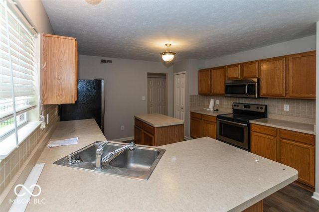 10686 Trailwood Drive, Fishers, IN 46038