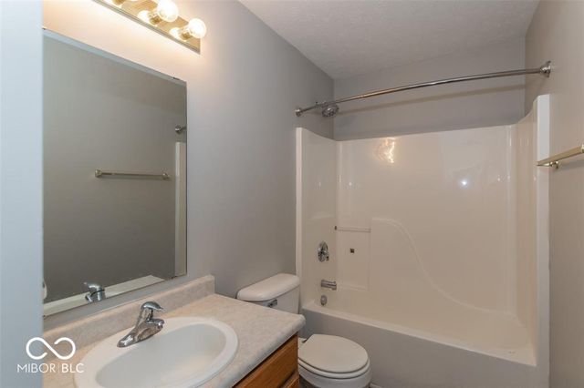 10686 Trailwood Drive, Fishers, IN 46038