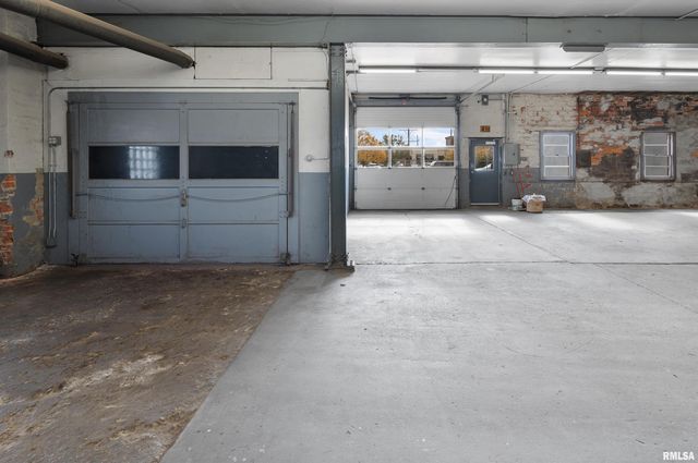 1716 & 1720 STATE Street, Bettendorf, IA 52722