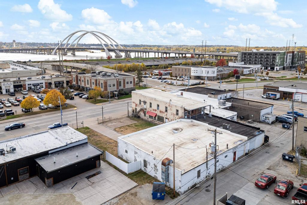 1716 & 1720 STATE Street, Bettendorf, IA 52722