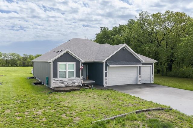 20196 207th Street, Tonganoxie, KS 66086
