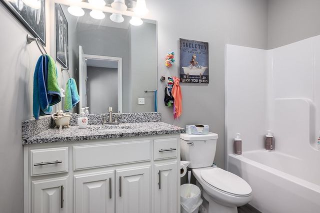 20196 207th Street, Tonganoxie, KS 66086