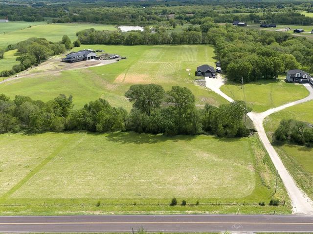 20196 207th Street, Tonganoxie, KS 66086
