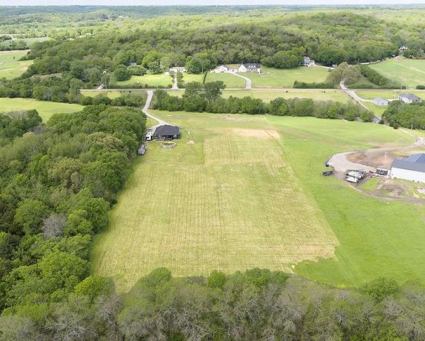 20196 207th Street, Tonganoxie, KS 66086