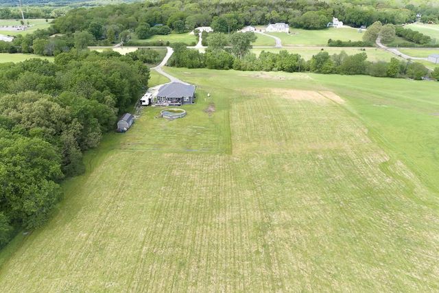 20196 207th Street, Tonganoxie, KS 66086