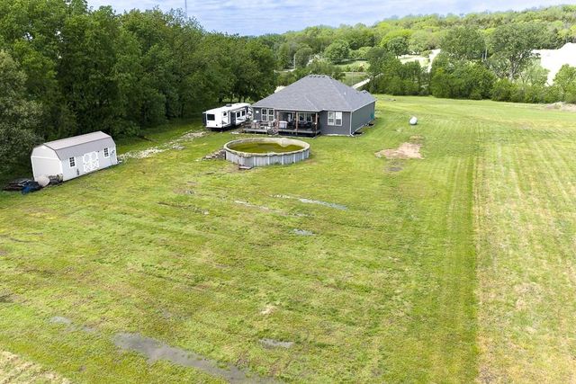 20196 207th Street, Tonganoxie, KS 66086