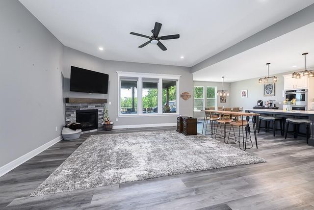 20196 207th Street, Tonganoxie, KS 66086