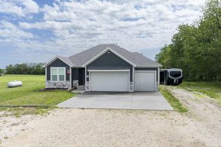 20196 207th Street, Tonganoxie, KS 66086