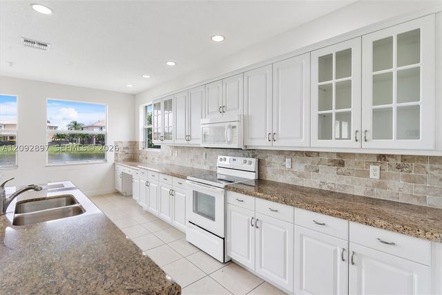 9640 Phipps Ln, Wellington, FL 33414