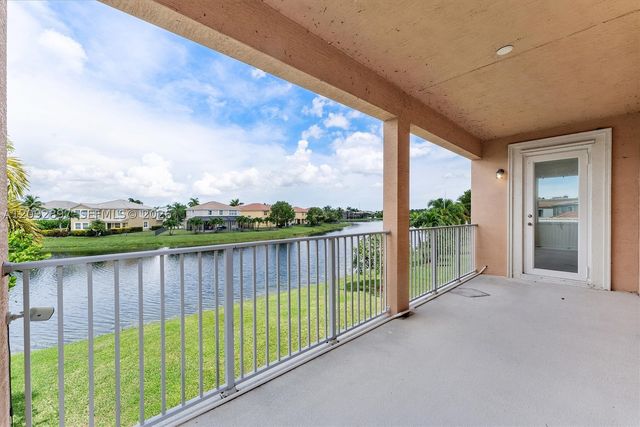 9640 Phipps Ln, Wellington, FL 33414