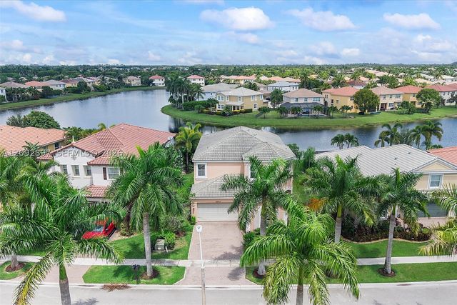 9640 Phipps Ln, Wellington, FL 33414