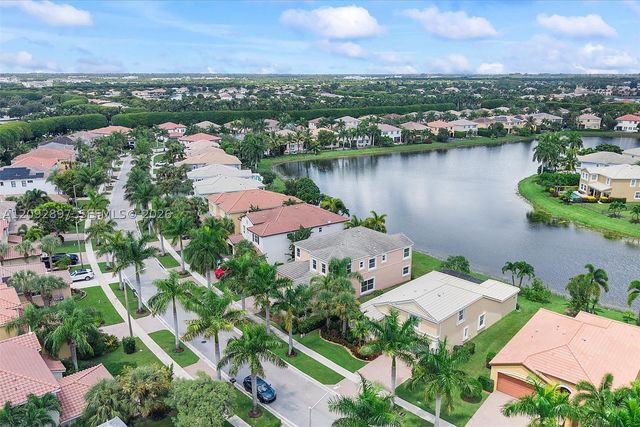9640 Phipps Ln, Wellington, FL 33414