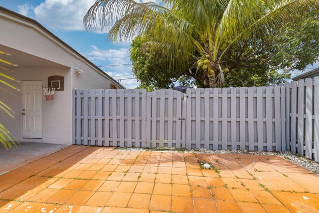 3361 NE 13th Terrace, Pompano Beach, FL 33064