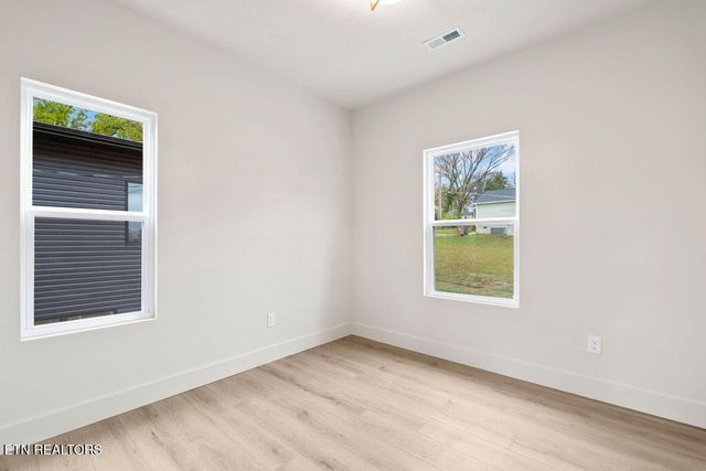 915 Turner St, Knoxville, TN 37917