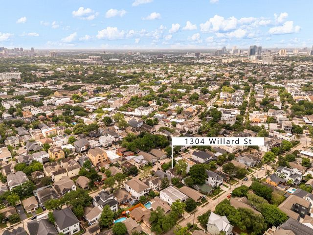 1304 Willard Street, Houston, TX 77006