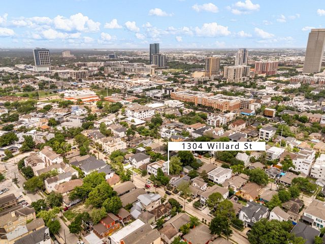 1304 Willard Street, Houston, TX 77006