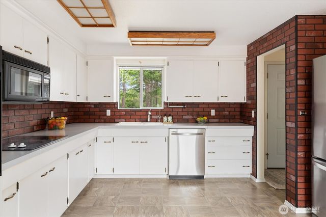 27540 SR 20, Oak Harbor, WA 98277