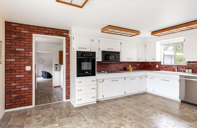 27540 SR 20, Oak Harbor, WA 98277