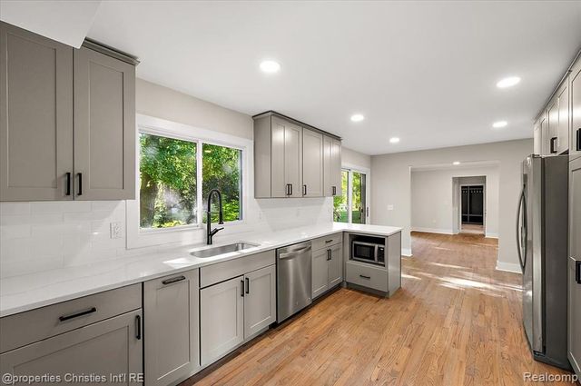 7381 Cathedral Drive, Bloomfield Hills, MI 48301