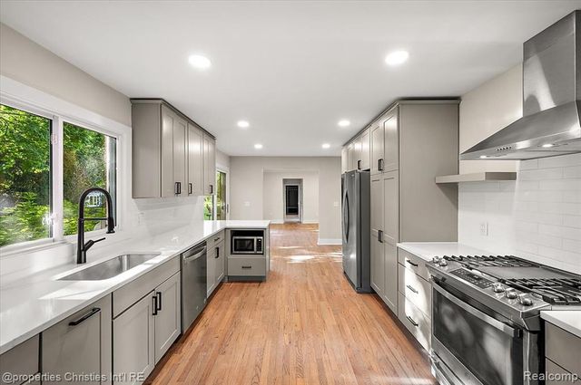7381 Cathedral Drive, Bloomfield Hills, MI 48301