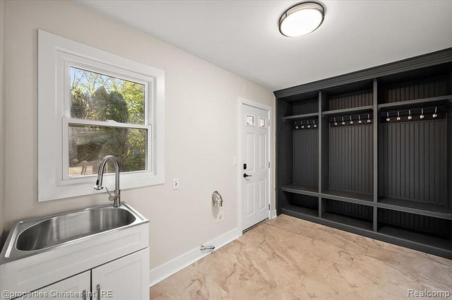 7381 Cathedral Drive, Bloomfield Hills, MI 48301