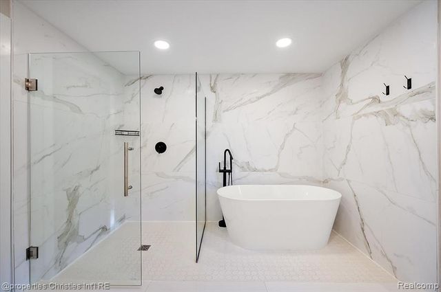 7381 Cathedral Drive, Bloomfield Hills, MI 48301