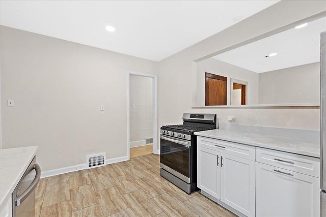 3855 E Layton AVENUE, Cudahy, WI 53110