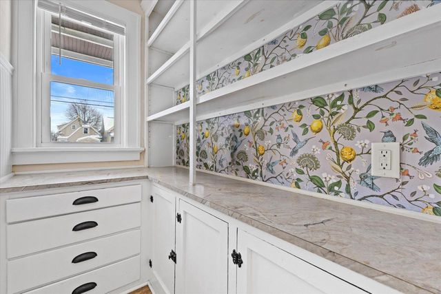 3855 E Layton AVENUE, Cudahy, WI 53110