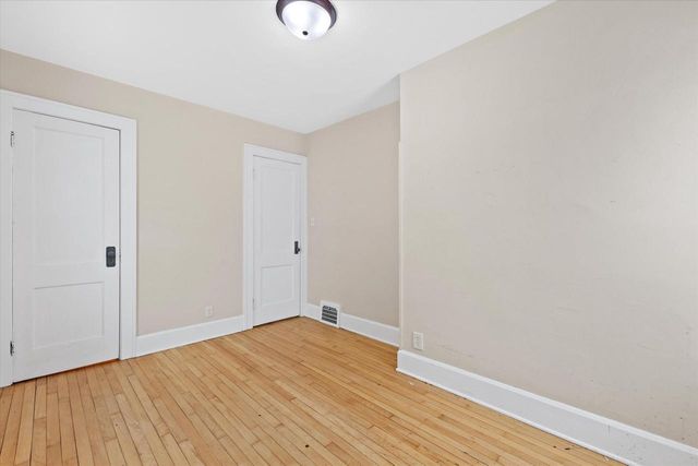 3855 E Layton AVENUE, Cudahy, WI 53110