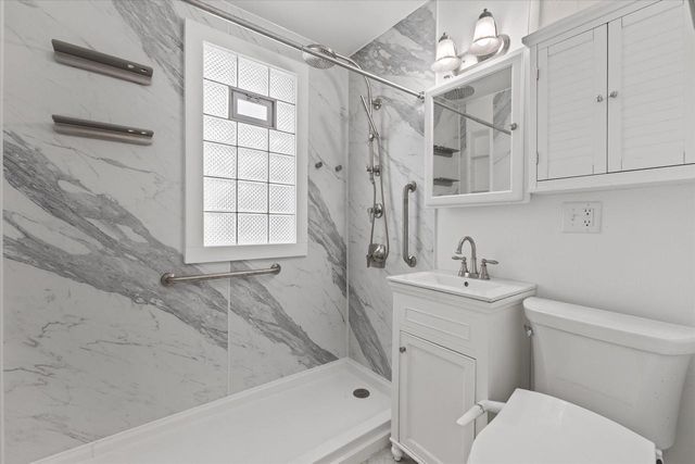 3855 E Layton AVENUE, Cudahy, WI 53110