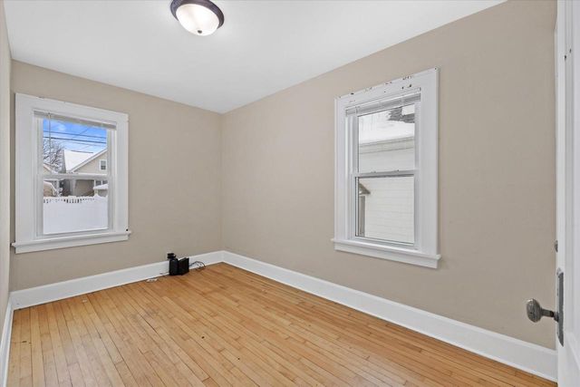 3855 E Layton AVENUE, Cudahy, WI 53110