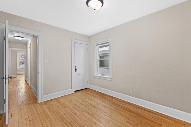 3855 E Layton AVENUE, Cudahy, WI 53110