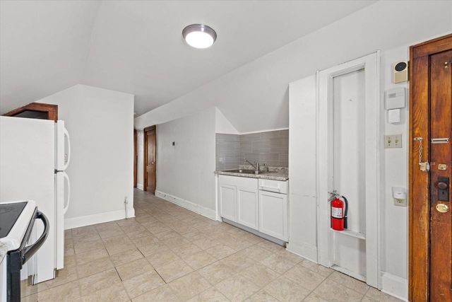 3855 E Layton AVENUE, Cudahy, WI 53110