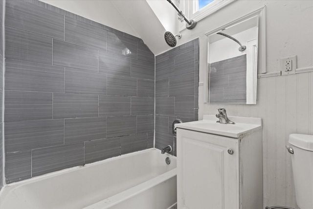 3855 E Layton AVENUE, Cudahy, WI 53110