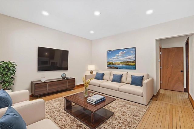 3855 E Layton AVENUE, Cudahy, WI 53110