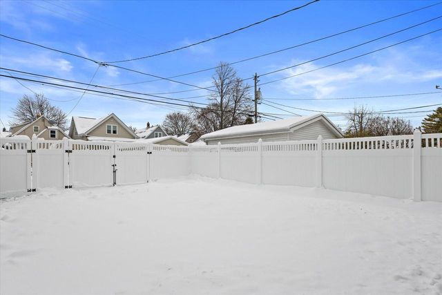 3855 E Layton AVENUE, Cudahy, WI 53110