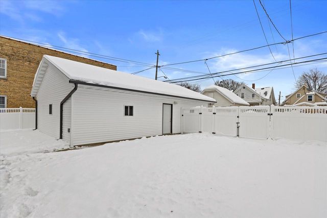 3855 E Layton AVENUE, Cudahy, WI 53110