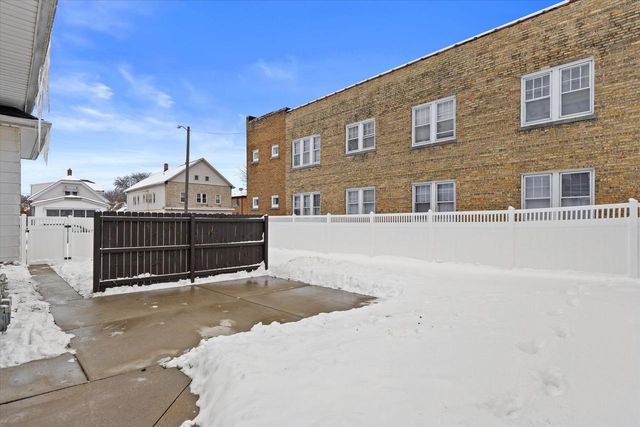 3855 E Layton AVENUE, Cudahy, WI 53110