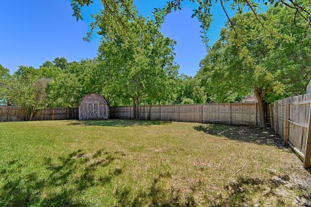 1808 Overbrook Drive, Arlington, TX 76014