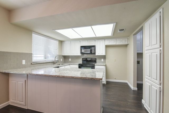 1808 Overbrook Drive, Arlington, TX 76014