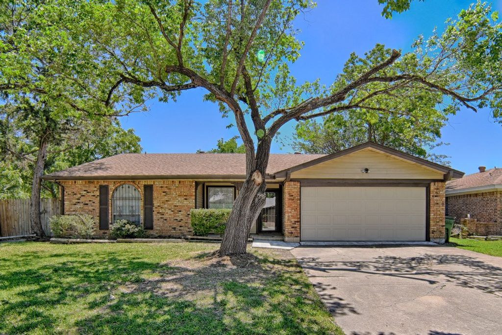 1808 Overbrook Drive, Arlington, TX 76014