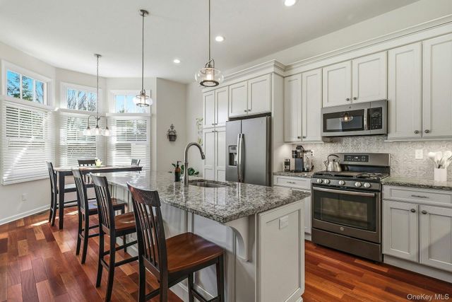 75 Jims Trail 75, Bayport, NY 11705